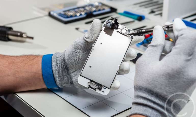 Repair or Replace Your Old Phone? How to Decide